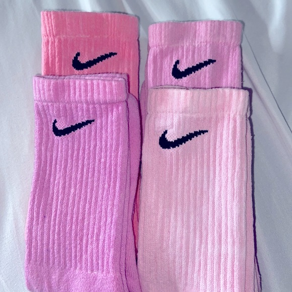 COPY - ALL PINKS 4PACK NIKE CUSTOM SOCKS 💕 - Picture 2 of 5